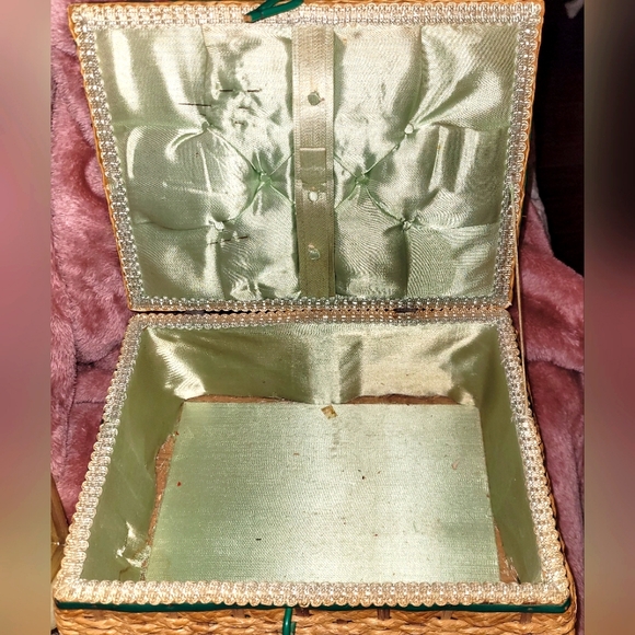 Vintage Woven Sewing Box with 2 Bobbin Boxes - Picture 2 of 5